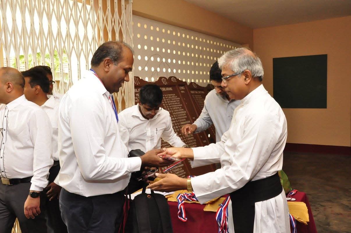 Souvenir Handover