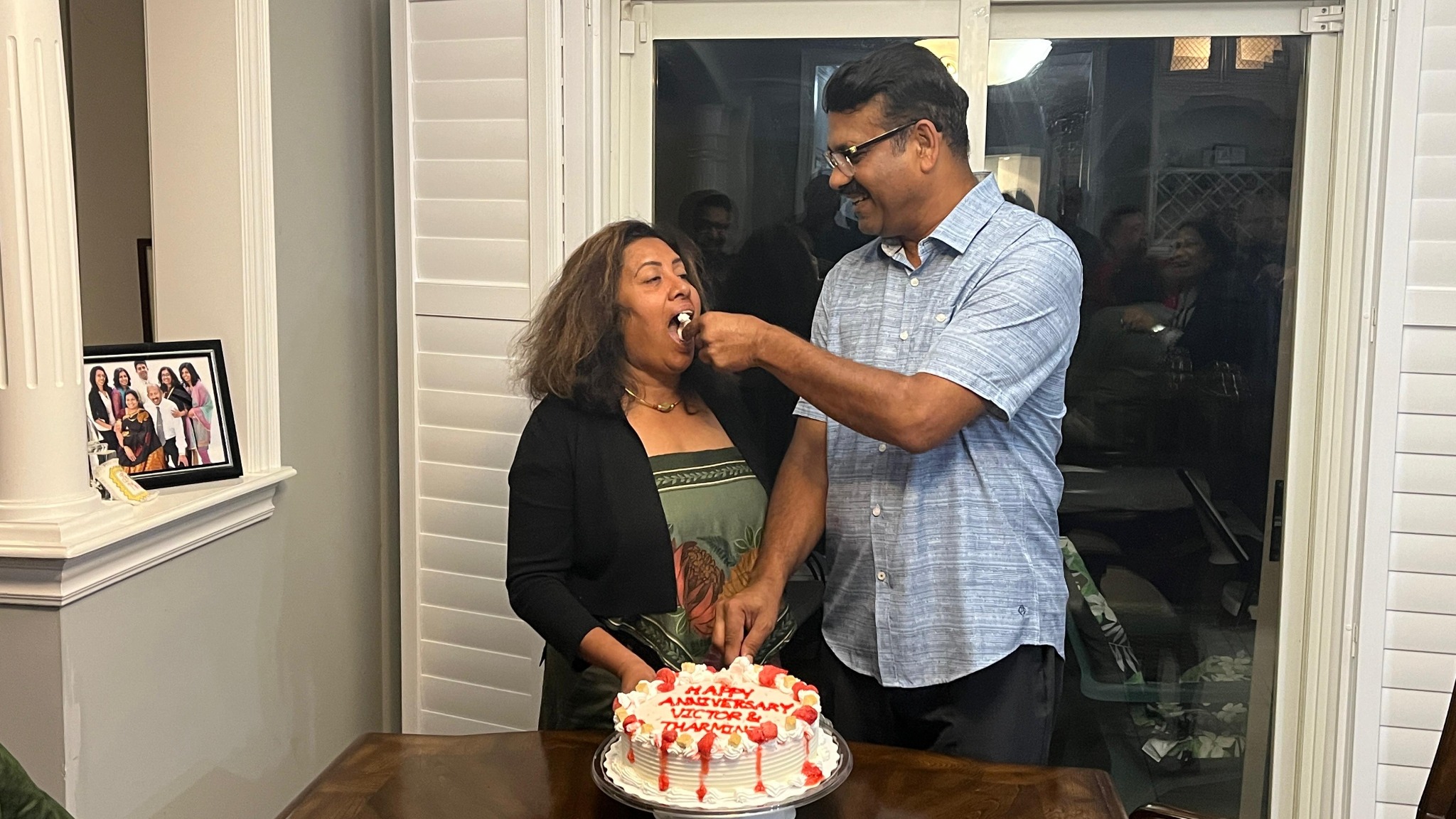 Cake celebration moment